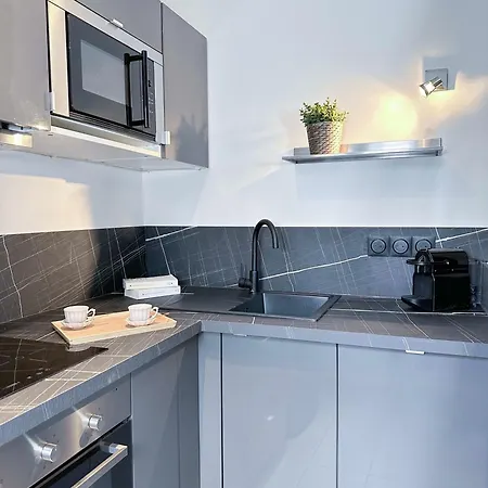 Champs - Elysees Finest Flat Apartament Paryż